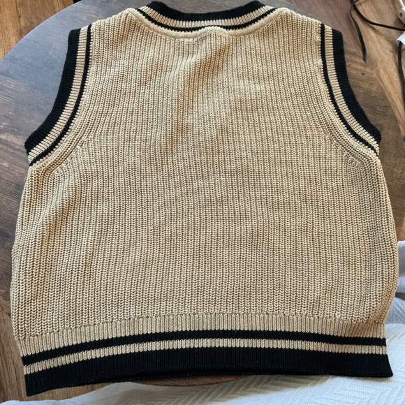 DKNY Puffer Vest - Black - Size XS - Classic Winter Essential - Picture 3 of 6